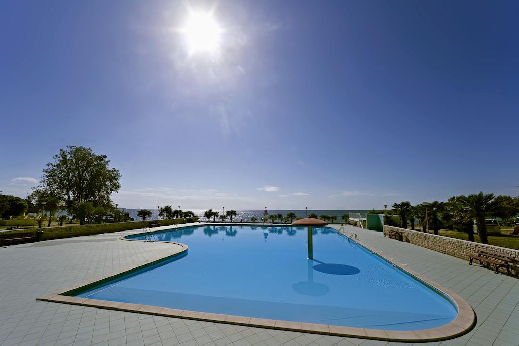 Camping Ulika Mobile Homes - Naturist Červar-Porat Exterior foto